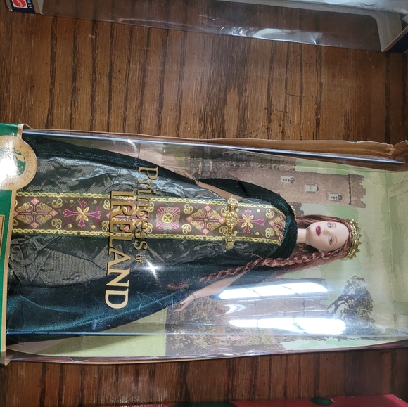 3 special edition collectible barbies - Picture 4 of 4